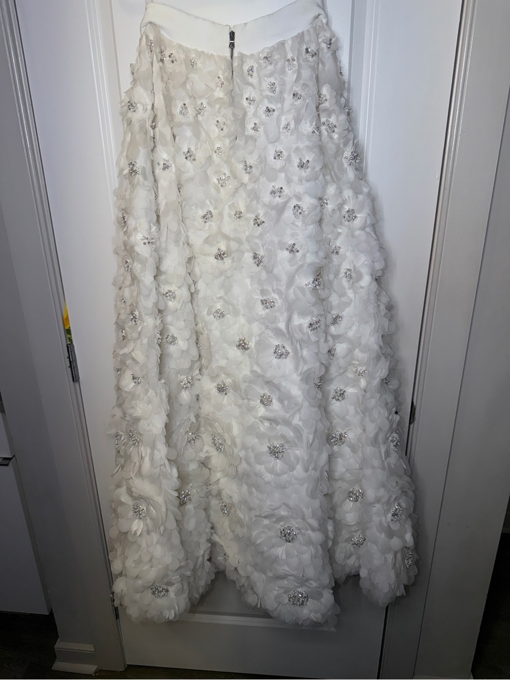 Alice + Olivia Earla High Waisted Floral Embellished Skirt White/Silver Crystal - Picture 2 of 12